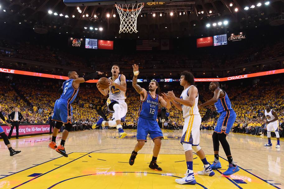 Il salto a canestro di Stephen Curry dei Golden State Warriors. (Afp)
